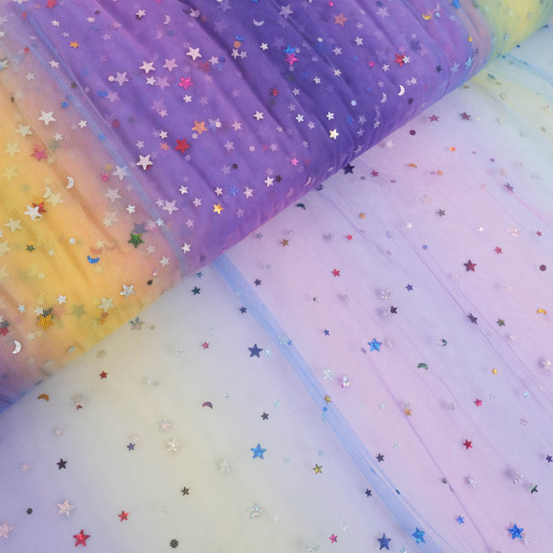 Regenboogtule met kleine kleurrijke sterretjes - Maison klem